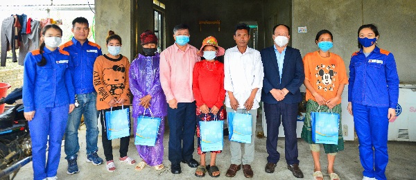 460 phần quà trao tặng các gia đình có hoàn cảnh khó khăn