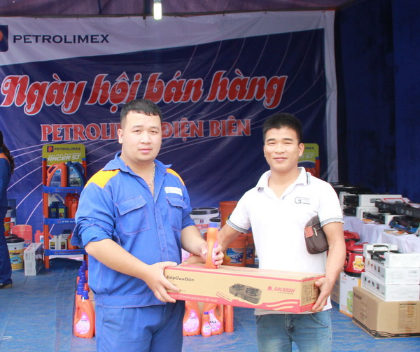 Tưng bừng khai trương “Ngày hội người tiêu dùng”