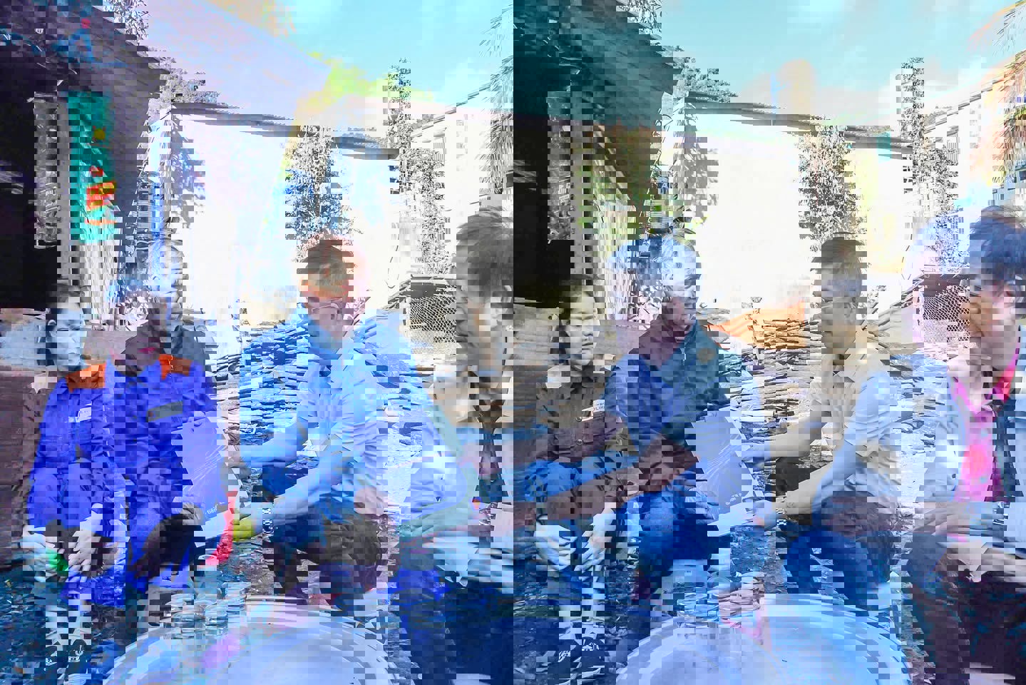Công đoàn Công ty Xăng dầu Điện Biên hỗ trợ gia đình bị cháy nhà ở Mường Lay