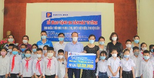 20 bộ máy tính hỗ trợ thày trò Trường THCS xã Thanh Luông