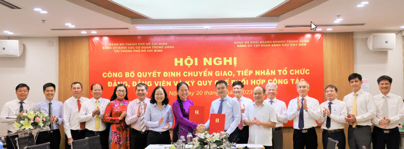 Đảng ủy Petrolimex và Đảng ủy Khối các cơ quan Trung ương tại TPHCM ký kết Quy chế phối hợp và tiếp nhận 3 tổ chức đảng