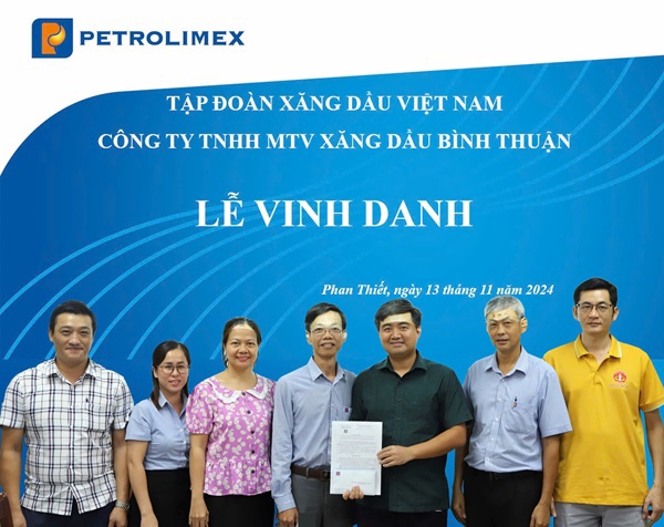Petrolimex Bình Thuận vinh danh tập thể, cá nhân tiêu biểu trong phong trào thi đua tháng 10