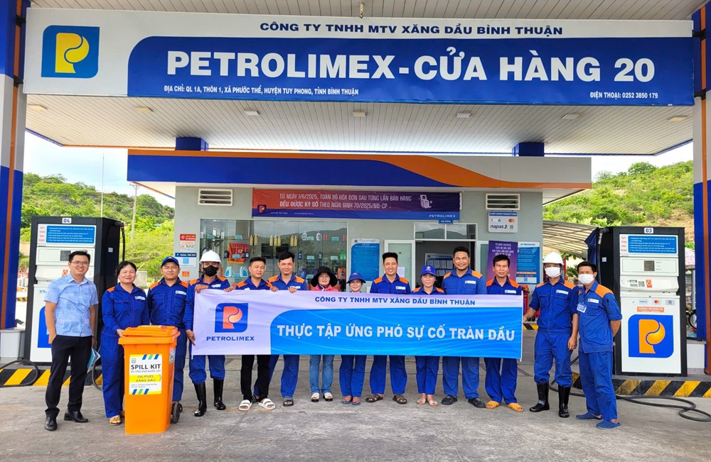 Petrolimex Bình Thuận tập huấn, huấn luyện thực hành kỹ năng ứng phó sự cố tràn dầu cho các Cửa hàng Xăng dầu khu vực Tuy Phong