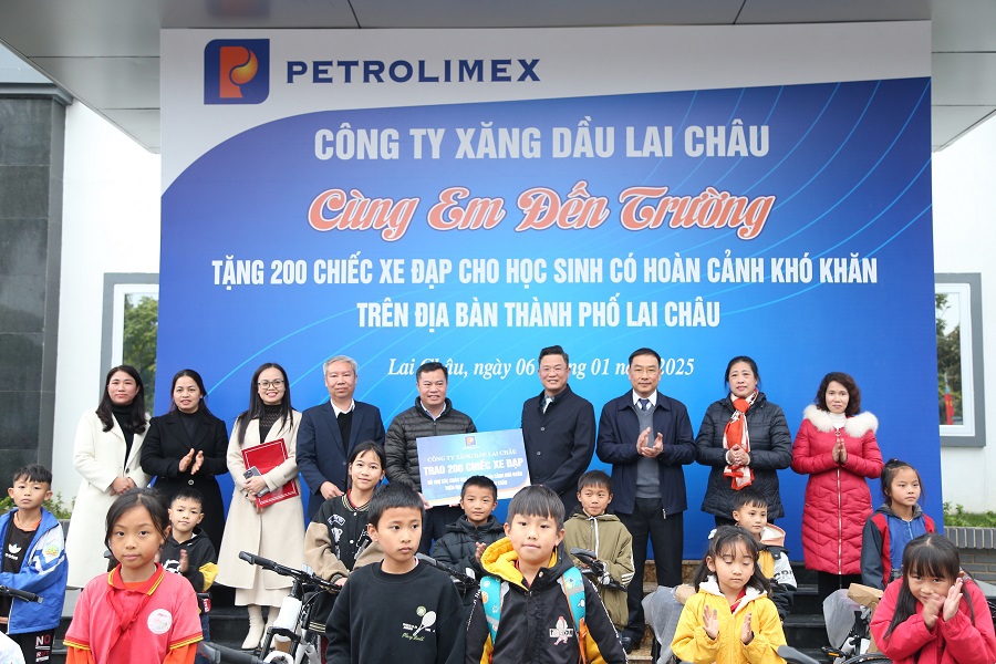 Công ty xăng dầu Lai Châu “Cùng em đến trường”