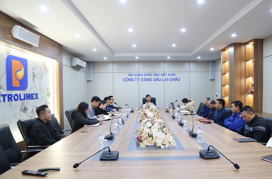 Công ty xăng dầu Lai Châu triển khai họp đánh giá tình hình thực hiện hợp đồng và công nợ năm 2024, triển khai ký kết hợp đồng, giao kế hoạch kinh doanh các đơn vị trực thuộc năm 2025
