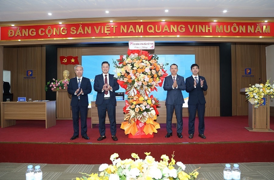 Hội nghị tổng kết công tác SXKD năm 2024 và Hội nghị Đại biểu NLĐ năm 2025 Công ty xăng dầu Lai Châu
