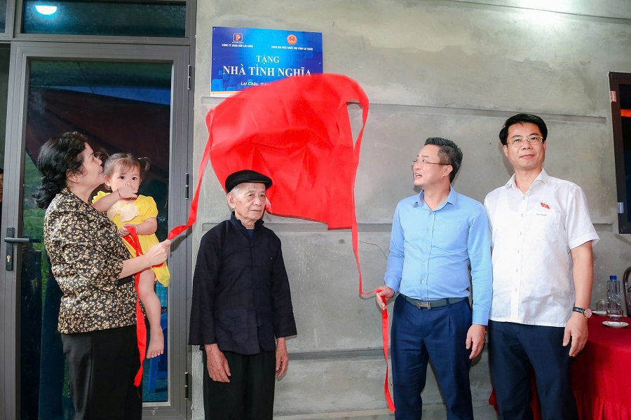Petrolimex Lai Châu bàn giao 02 ngôi nhà trên địa bàn huyện Than Uyên tỉnh Lai Châu