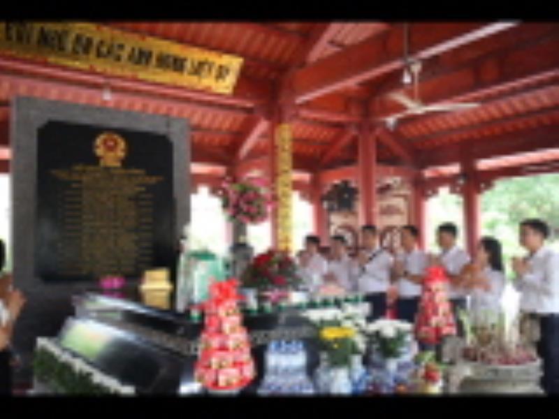 Công ty cổ phần vận tải xăng dầu VIPCO dâng hương các anh hùng liệt sỹ tại nghĩa trang các tỉnh miền Trung