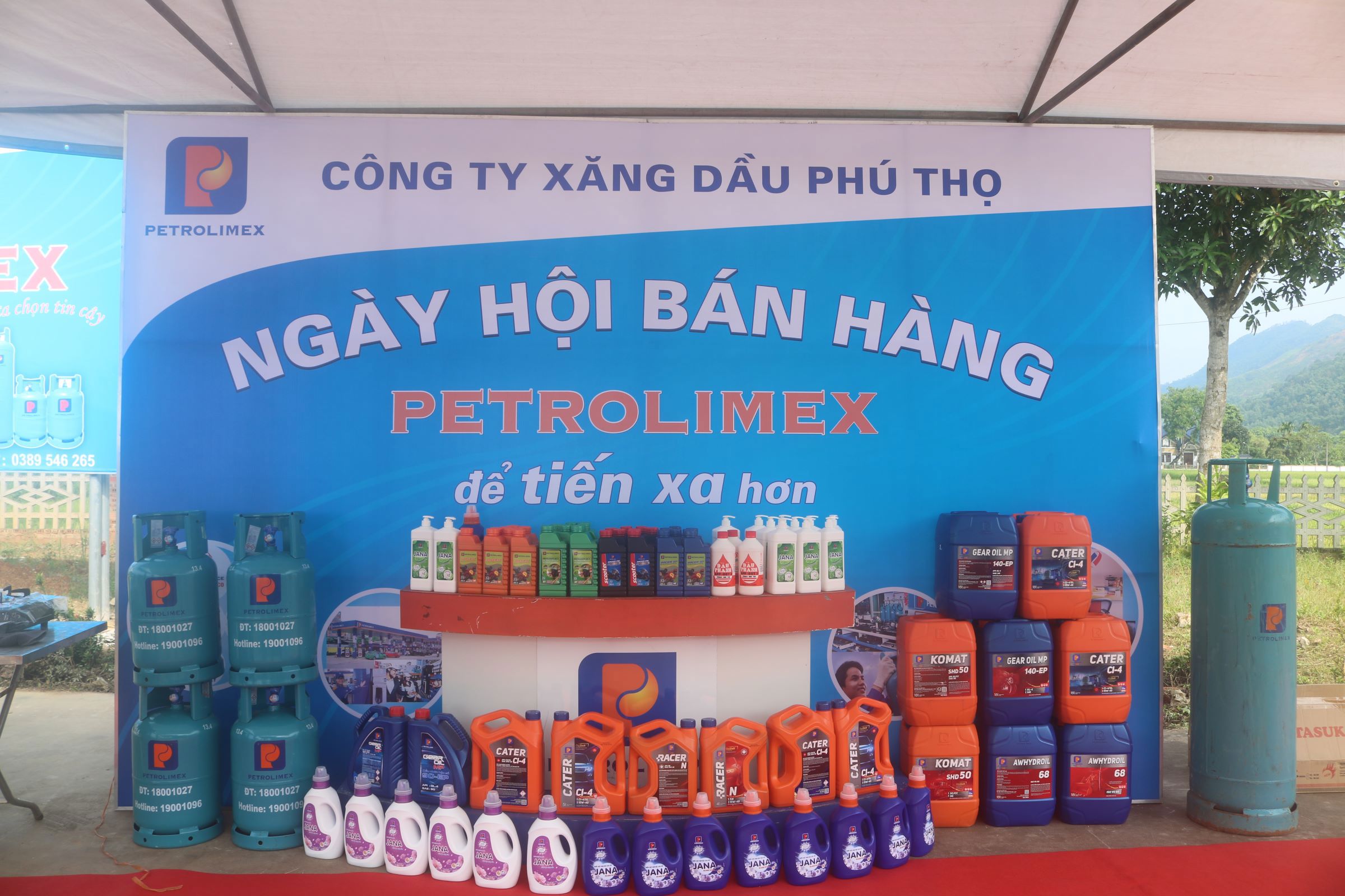 Tổ chức ngày hội bán hàng tại Petrolimex Cửa hàng 67 – Yên Lập ngay sau khi Nước lũ rút