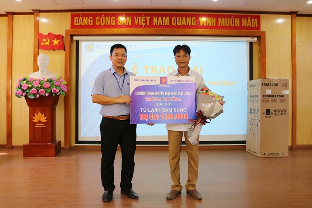 TRAO GIẢI MUA NƯỚC GIẶT JANA CÀO NẮP TRAI TRÚNG THƯỞNG