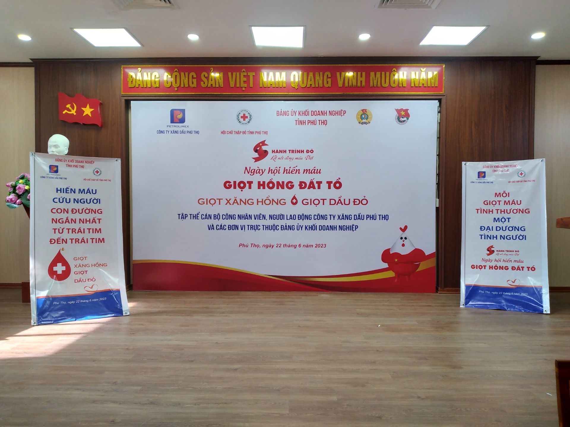 Khai mạc Ngày hội hiến máu "Giọt hồng Đất Tổ" và phát động chương trình "Giọt Xăng hồng - Giọt Dầu đỏ".
