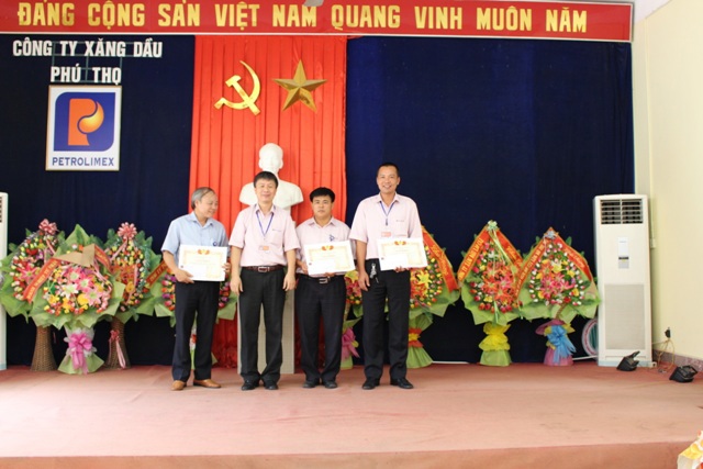 Tin ảnh: Tôn vinh người lao động đi đầu trong sản xuất kinh doanh