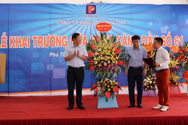 Khai trương cửa hàng xăng dầu số 61