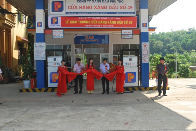 Khai trương và ngày hội bán hàng tại CHXD số 49 (Chân Mộng)