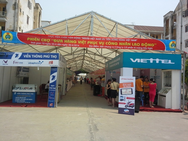 Đưa hàng hóa, dịch vụ Petrolimex đến với CNVLĐ Phú Thọ năm 2014