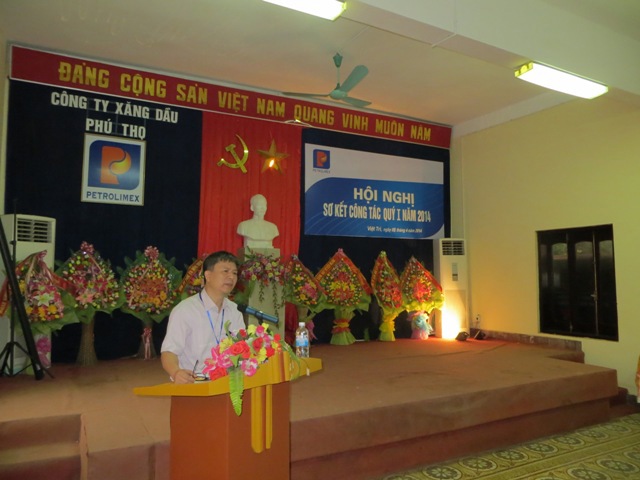 Khen thưởng kịp thời để thúc đẩy phong trào thi đua lao động sản xuất