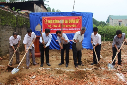 Khởi công xây dựng nhà ĐĐK tặng gia đình bà Lê Thị Chuyên