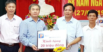 Petrolimex tri ân tại Trung tâm điều dưỡng người có công tỉnh Phú Thọ nhân 27.7.2015