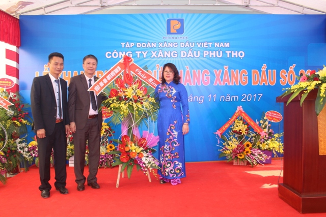 Tưng bừng ngày hội khai trương bán hàng