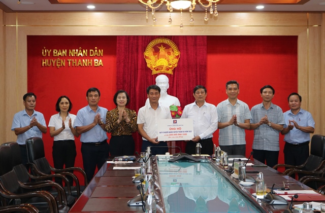Petrolimex Phú Thọ ủng hộ 200 triệu đồng vào quỹ vì người nghèo huyện Thanh Ba