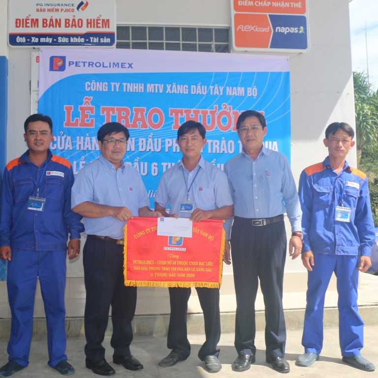 Khen thưởng công tác thi đua 6 tháng đầu năm 2020
