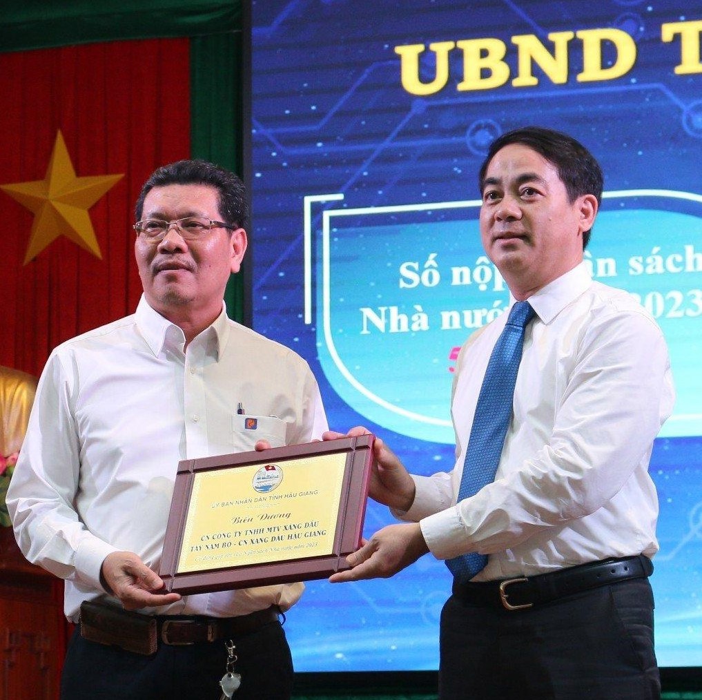 UBND Tỉnh Hậu Giang tuyên dương CNXD Hậu Giang là đơn vị có đóng góp lớn vào ngân sách Nhà nước năm 2023