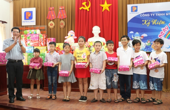 Vui cùng các bé chào mừng ngày quốc tế thiếu nhi