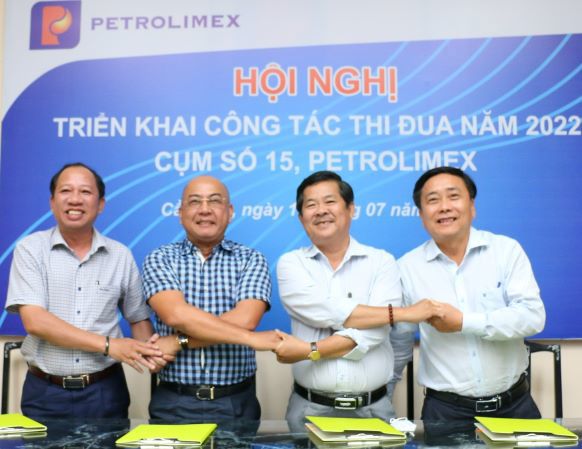 Cụm thi đua số 15 Petrolimex ký giao ước thi đua năm 2022