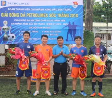 Sôi động giải bóng đá Petrolimex Sóc Trăng
