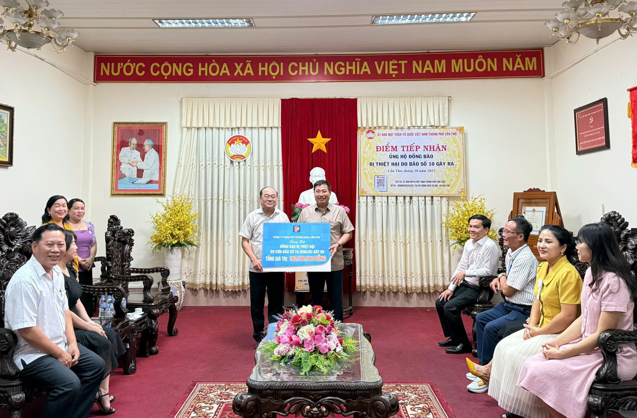 Petrolimex Cần Thơ chung tay ủng hộ đồng bào bị thiệt hại do cơn bão số 10