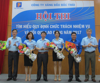 Đoàn Thanh niên và Nữ công- Hòa chung không khí tháng 3