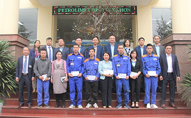 Petrolimex Bắc Thái thực hiện chương trình Tuần cao điểm Tết vì người nghèo 2023