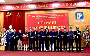 HỘI NGHỊ KÝ GIAO ƯỚC THI ĐUA NĂM 2022 TẠI KHỐI DOANH NGHIỆP SỐ 5