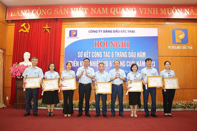 Bán lẻ xăng dầu tăng 21% so với cùng kỳ