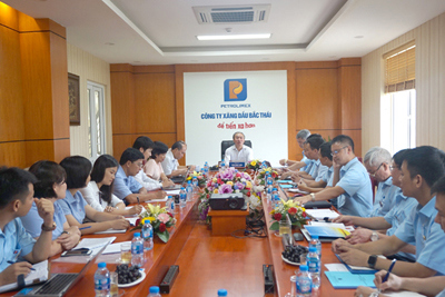 Lãnh đạo Tập đoàn xăng dầu Việt Nam làm việc với các đơn vị thành viên trên tuyến quốc lộ 3.