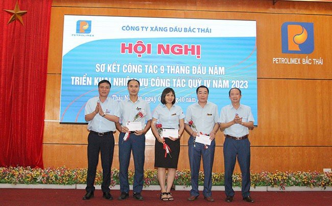 NĂNG SUẤT LAO ĐỘNG XĂNG DẦU TĂNG 12%