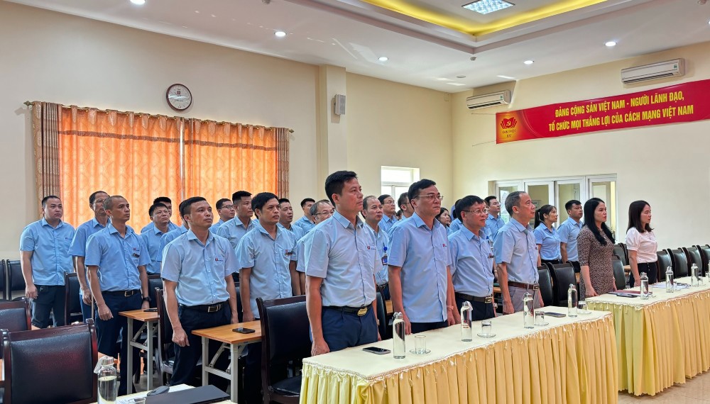 Lễ trao tặng Huy hiệu 40 năm tuổi Đảng