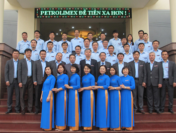 Petrolimex Bắc Thái tổ chức chào Cờ và sinh hoạt chính trị dưới Cờ sáng Thứ Hai