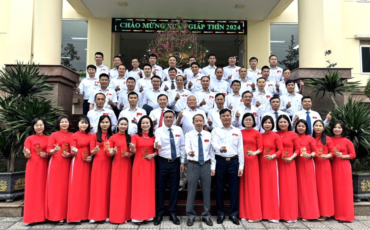 Công ty xăng dầu Bắc Thái đón xuân Giáp Thìn 2024 vui tươi, kinh doanh thông suốt, an toàn và hiệu quả.