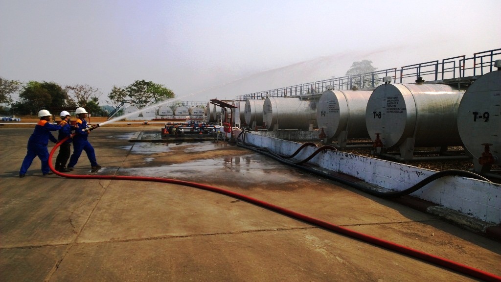 Petrolimex Lào diễn tập PCCC tại kho xăng dầu Vientiane