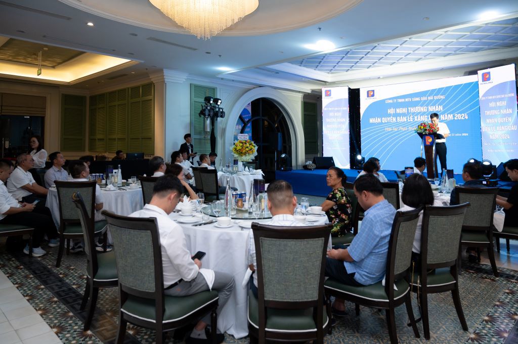 Petrolimex Hải Dương tổ chức Hội nghị khách hàng thương nhân nhận quyền bán lẻ xăng dầu năm 2024