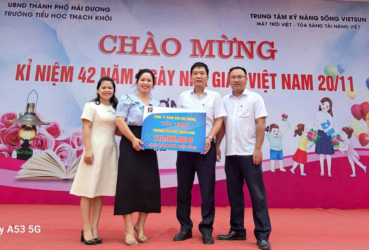 Petrolimex Hải Dương trao tài trợ đầu tư mua sắm trang thiết bị