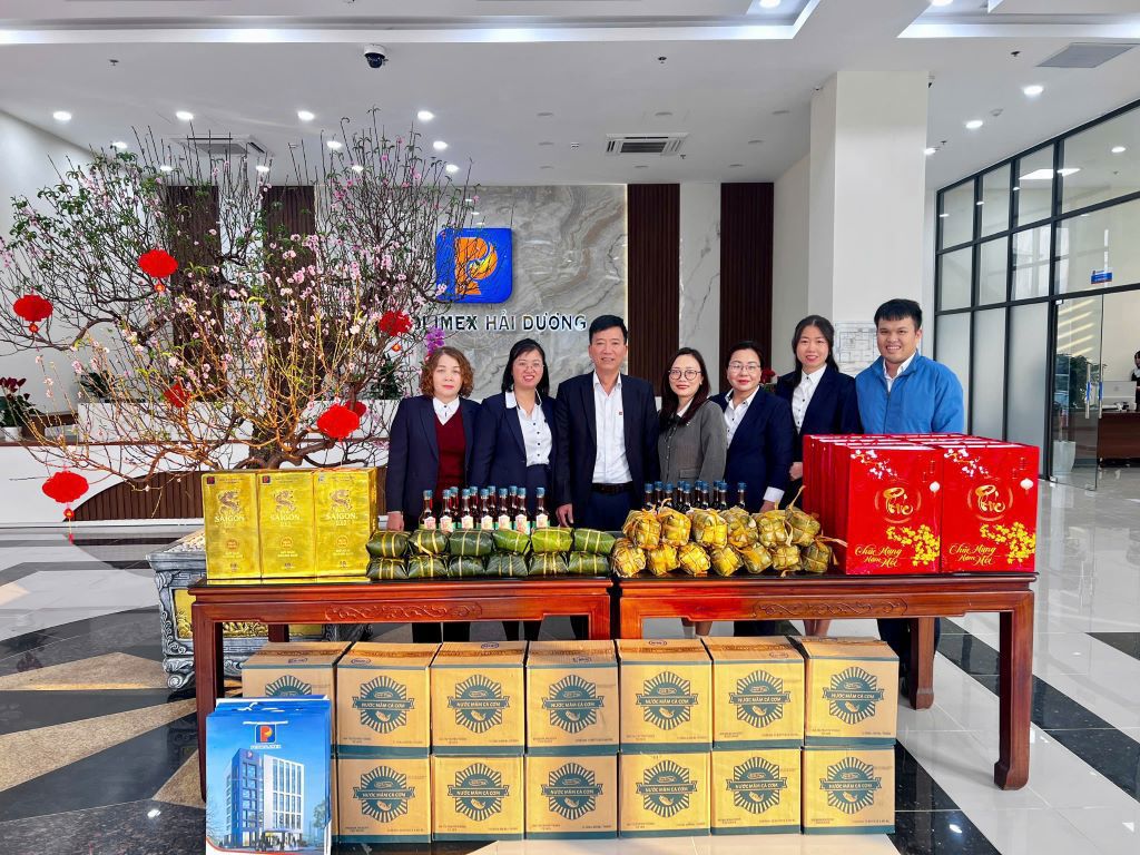 Công đoàn Công ty Xăng dầu Hải Dương tặng quà Tết cho người lao động nhân dịp Tết Nguyên đán năm 2025