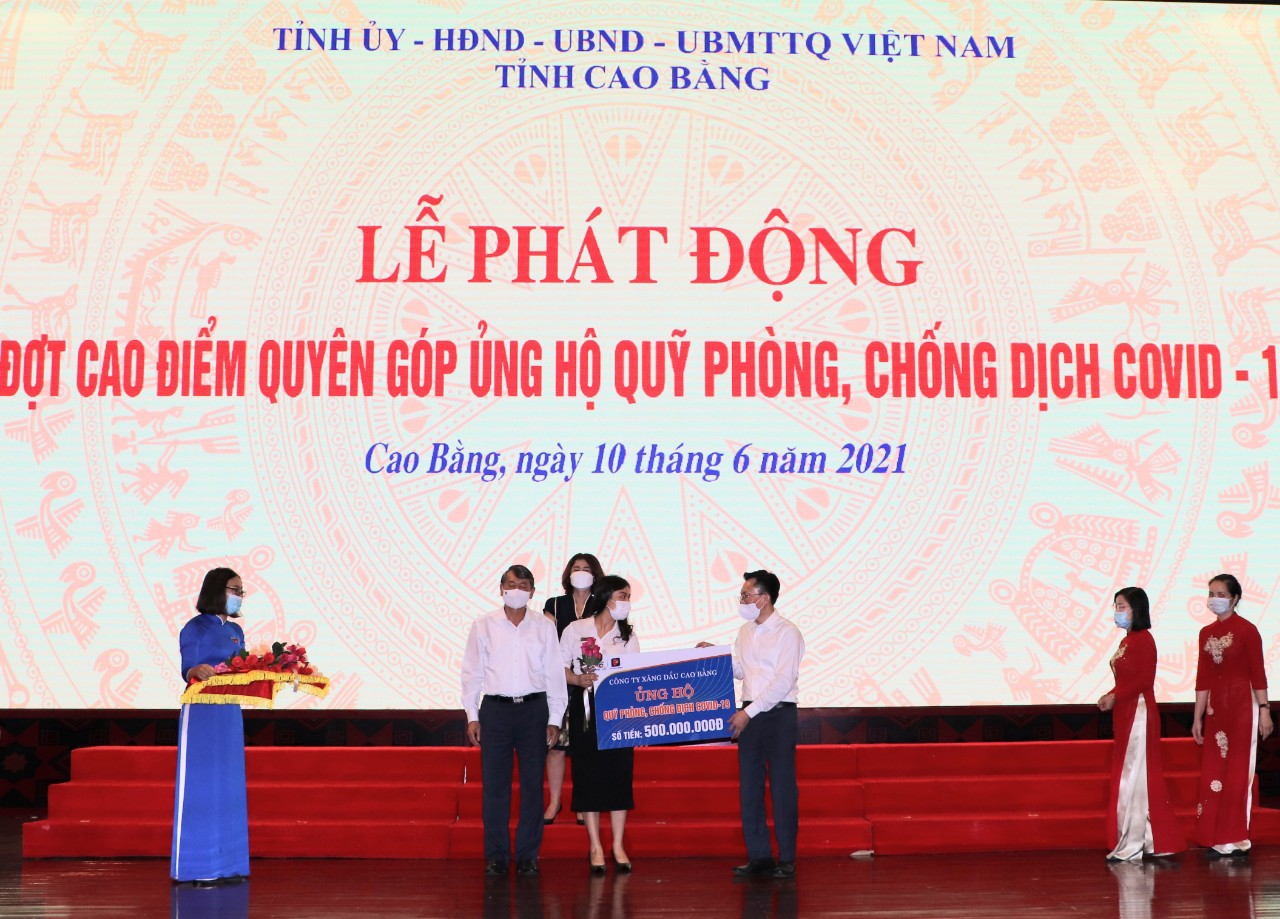 Petrolimex Cao Bằng đóng góp 500 triệu đồng vào Quỹ vắc xin phòng chống dịch COVID 19