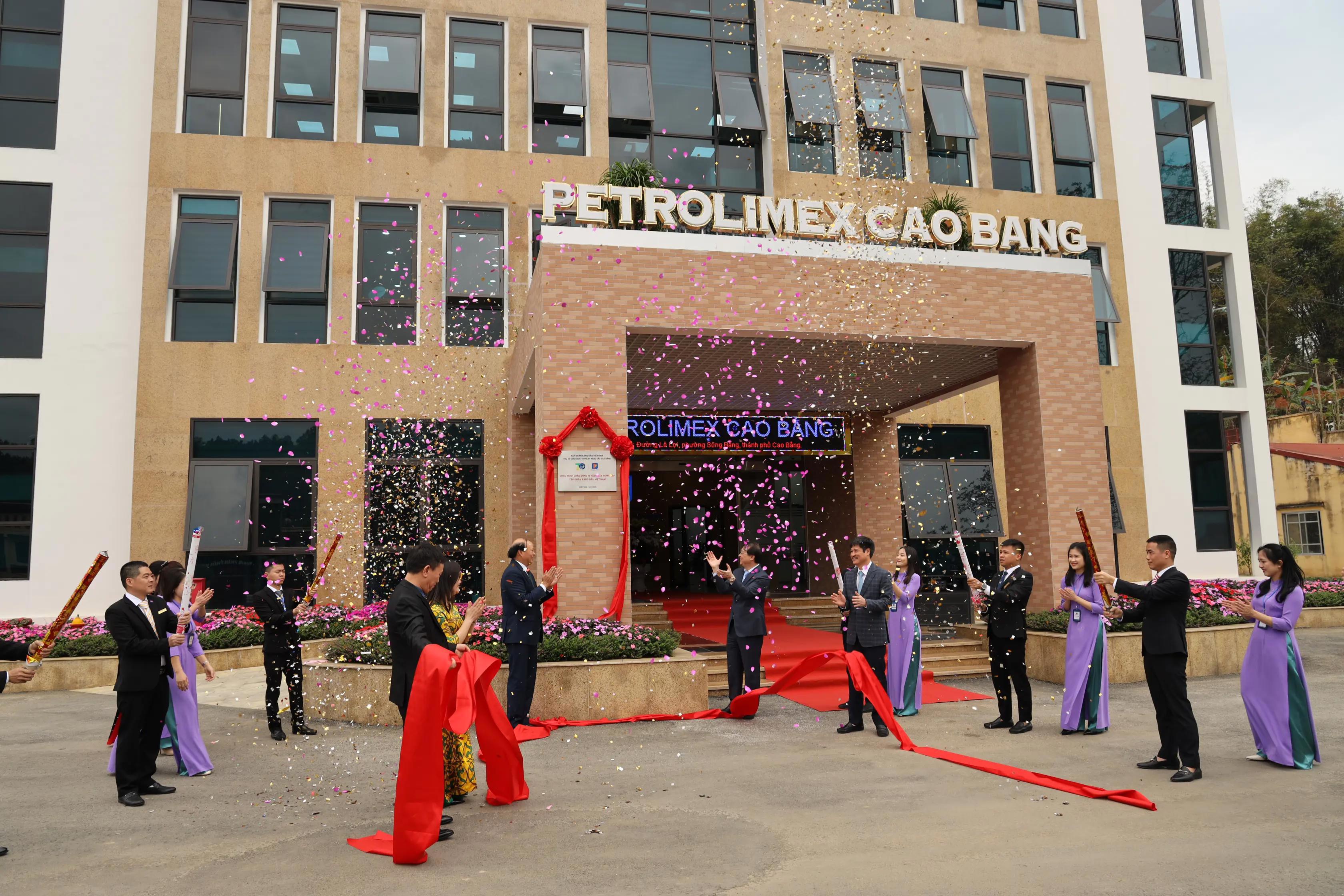 Petrolimex Cao Bằng khánh thành Trụ sở Văn phòng mới chào mừng 70 năm thành lập Tập đoàn Xăng dầu Việt Nam