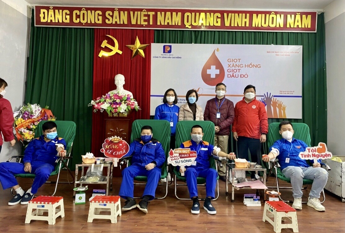 NLĐ Petrolimex Cao Bằng tình nguyện hiến máu chào mừng Ngày thành lập Petrolimex