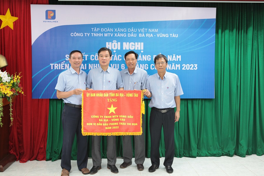 Phấn đầu hoàn thành nhiệm vụ, chỉ tiêu kế hoạch năm 2023