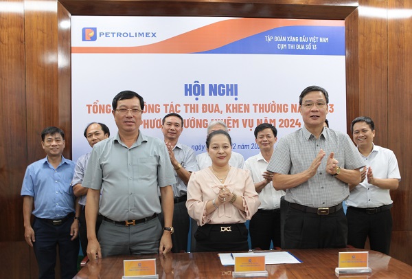 Cụm thi đua số 13 Petrolimex tổ chức Hội nghị tổng kết công tác năm 2023 và triển khai phướng hướng nhiệm vụ năm 2024