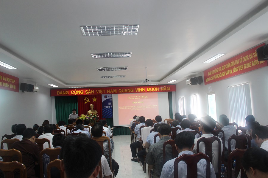 Học tập chuyên đề năm 2018 " Xây dựng phong cách, tác phong của người đứng đầu, của cán bộ , đảng viên"