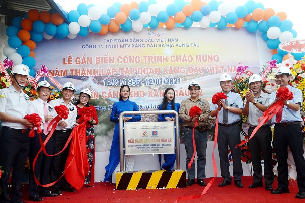 Lễ gắn biển công trình chào mừng kỷ niệm 65 năm thành lập Tập đoàn